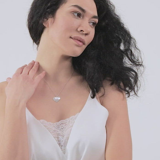 Engraved Silver Heart Chain Necklace.mp4